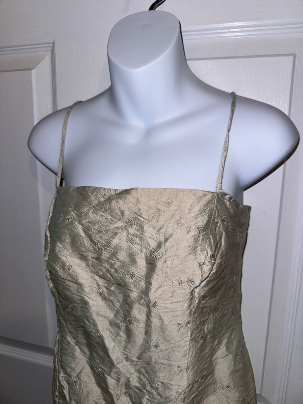 Ann Taylor 100% Silk Shiny Embroidered Dress - Picture 4 of 7